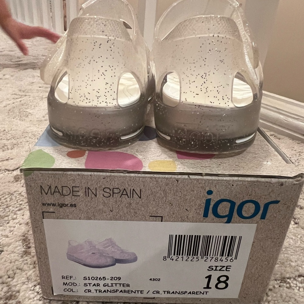 Igor Gray Sandals Sleek Modern Design